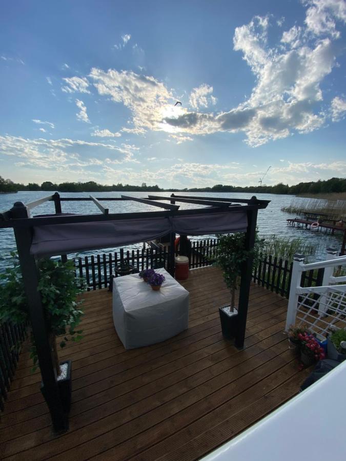 Lodge On The Lake At Lakeside Holiday Park Chichester Exterior photo